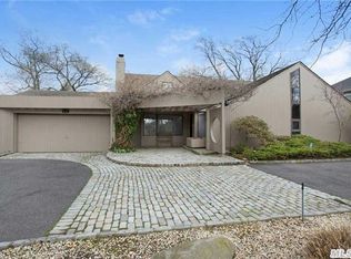 120 Lakeside Dr E, Lawrence, NY 11559