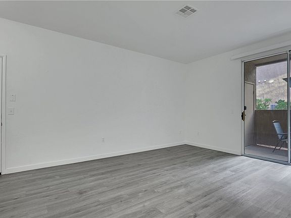 4th image of 231 W Horizon Ridge Pkwy APT 814