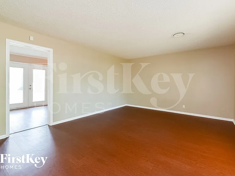 416 Cardinal Dr — Photo 5