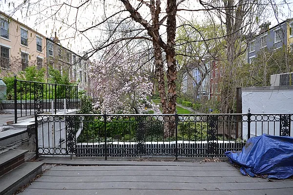 Rented by Bold New York | media 24