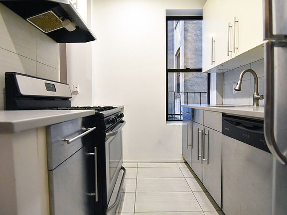 3rd image of 3600 Broadway #21