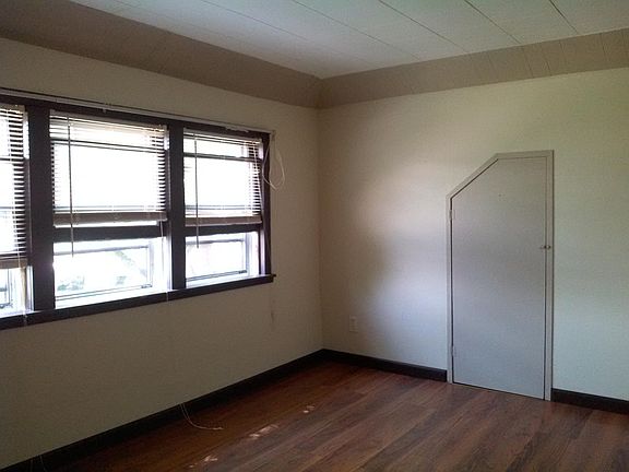 3rd image of 120 Flohr Ave Floor 2