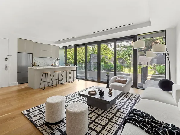 153 Green St #1B, Brooklyn, NY 11222