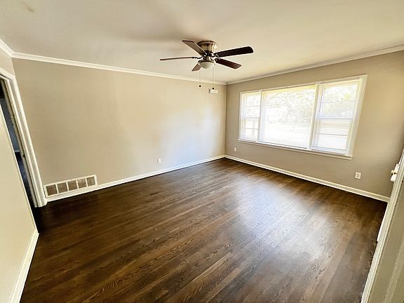Entryway / living room