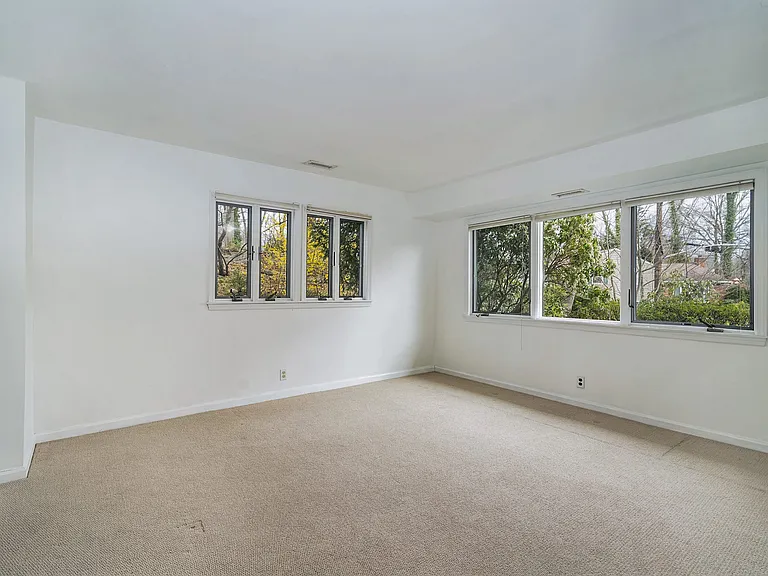 7 Susan Ct — Photo 9