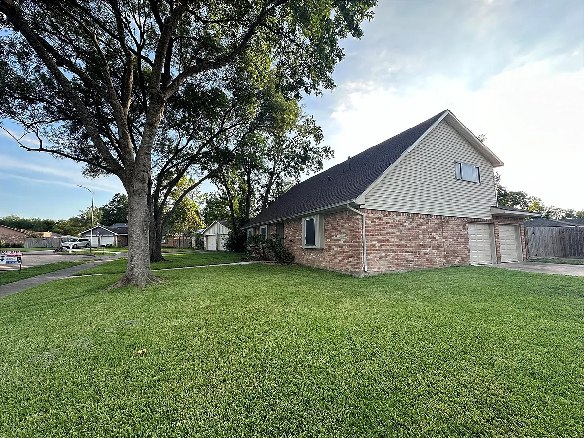 Building Photo - 1937 Arcadia Dr