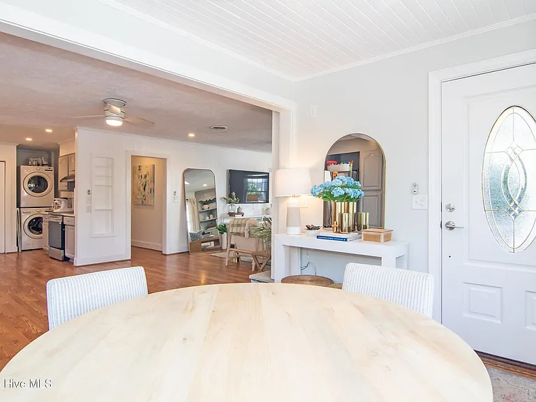 21 W Henderson St — Photo 20