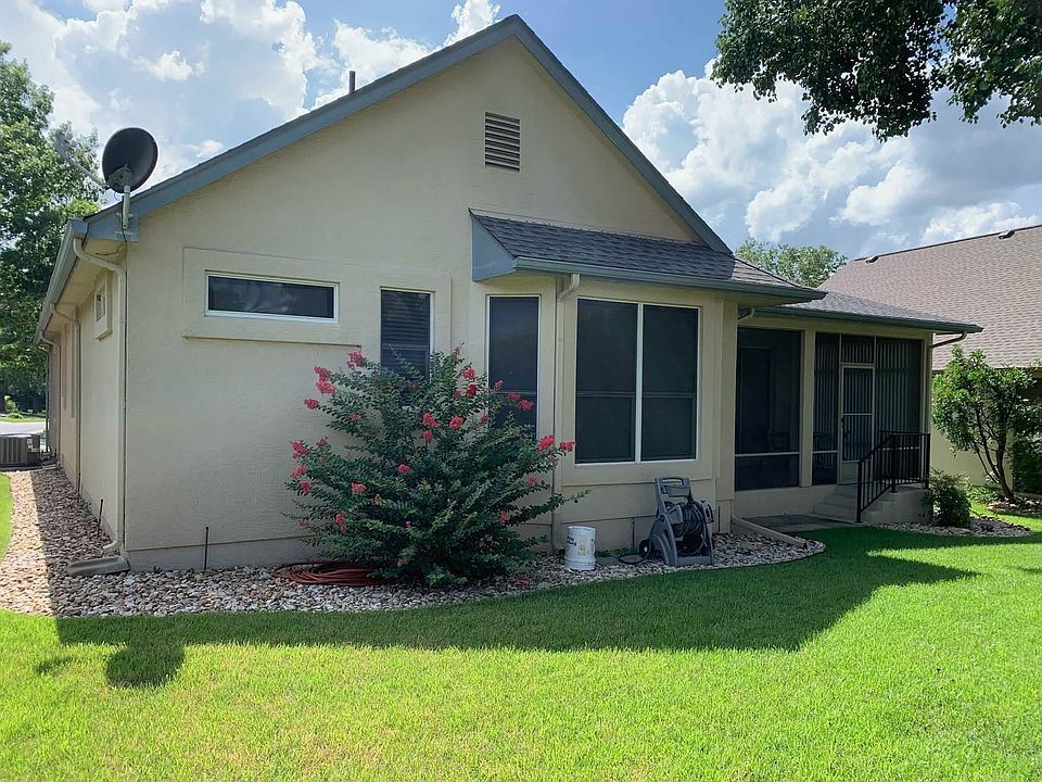 2nd image of 110 Rain Lily Ln