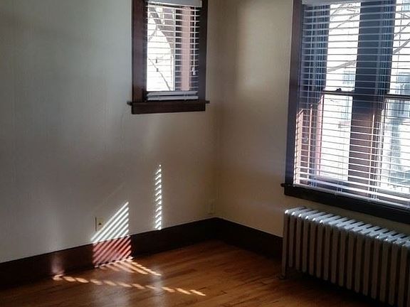 4th image of 1118 Penn St APT 4