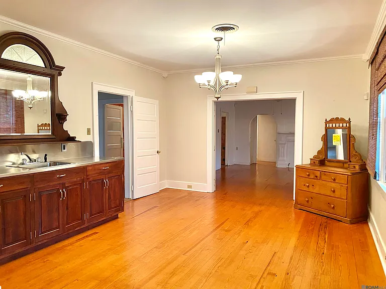 1009 E Main St — Photo 7