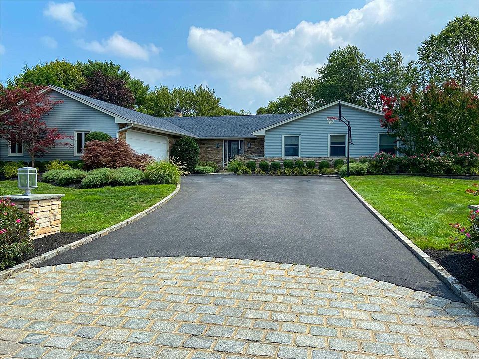 1st image of 9 Bridle Path Ln