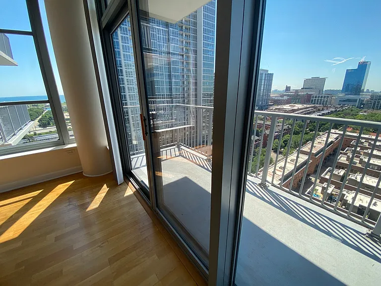 1600 S Prairie Ave #1708 — Photo 9
