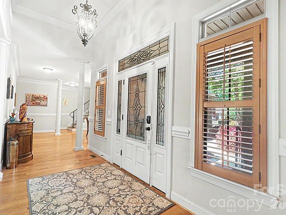 5th image of 225 Highland Forest Dr