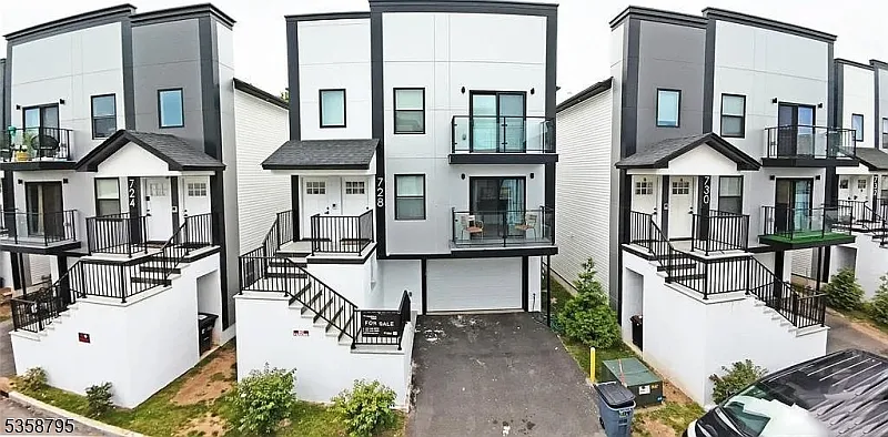 Building Photo - 728 Seaport Dr #2