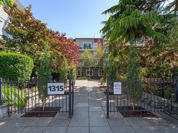 3rd image of 1315 Esquimalt Rd #320