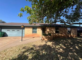 704 W Rebecca Ave, Iowa Park, TX 76367