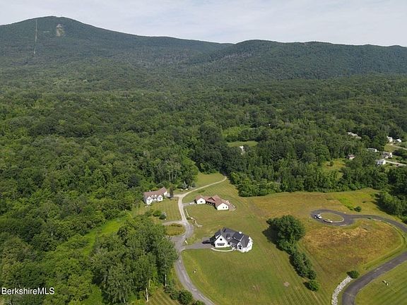 5th image of 9 W Maple St