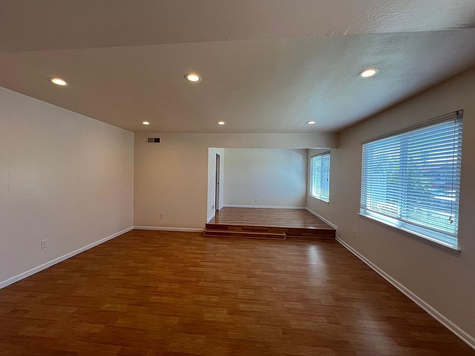 Livingroom and dining area