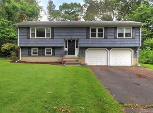 17 Yankee Hollow Rd, Milford, CT 06461
