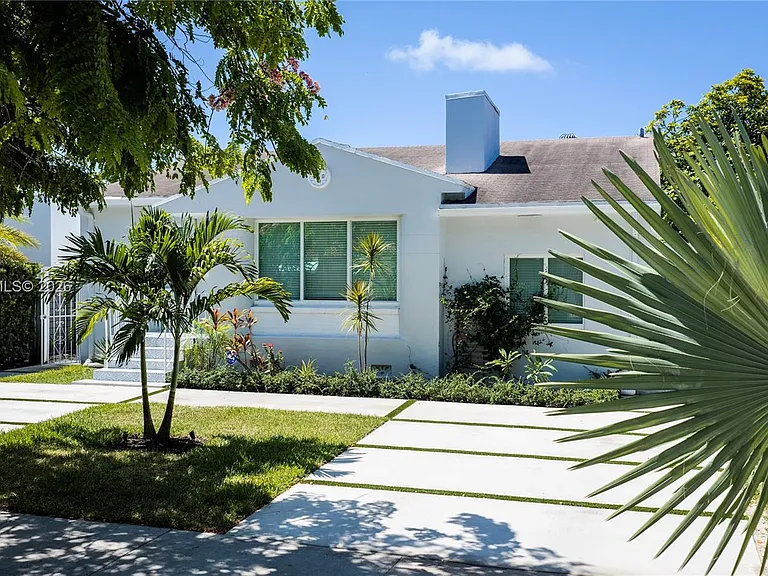 1950 SW 13th St — Photo 38