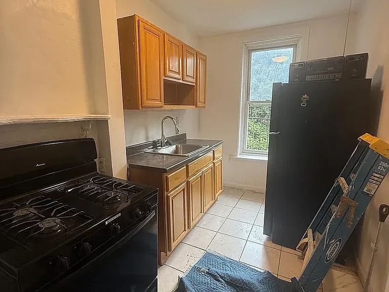 381 Sumpter St #2L — Photo 4