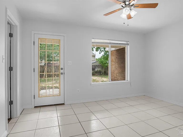 1356 Redwood Ln — Photo 11
