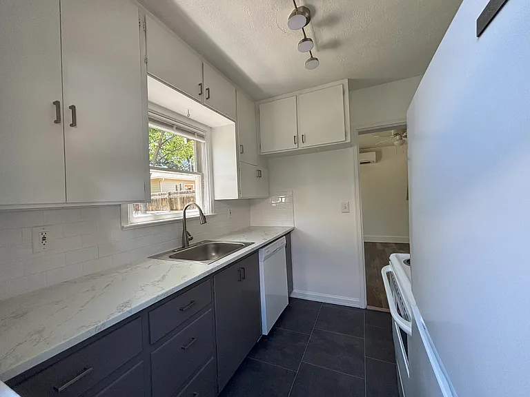 806 E McKinley St — Photo 7