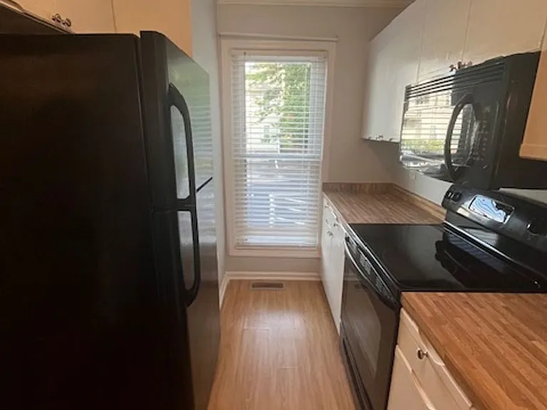 1843 Savannah Ct — Photo 35