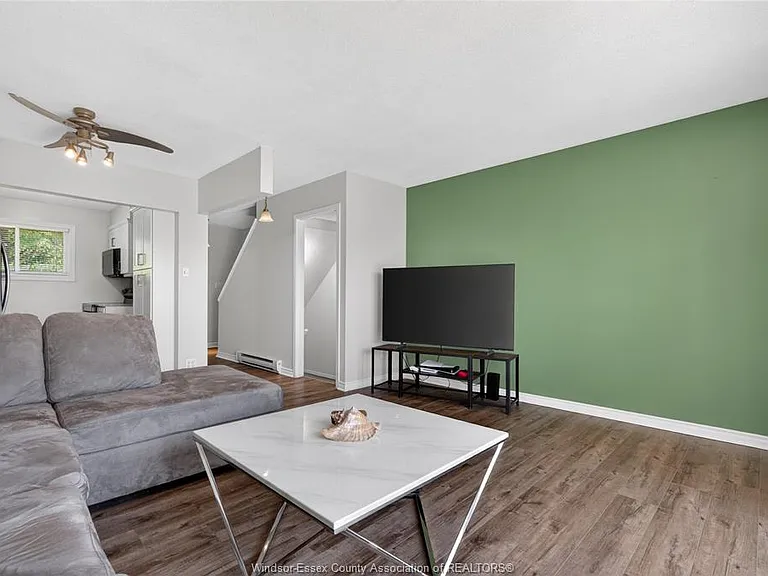 6298 Thornberry Cres — Photo 12