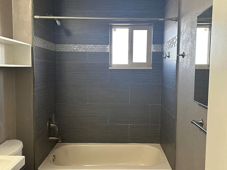 Winona Apartments — Photo 6