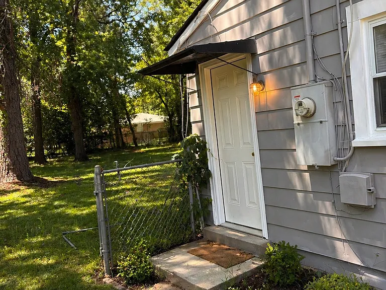 213 Johns Rd — Photo 2