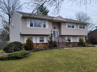 14 Arnold Dr, Parsippany, NJ 07054