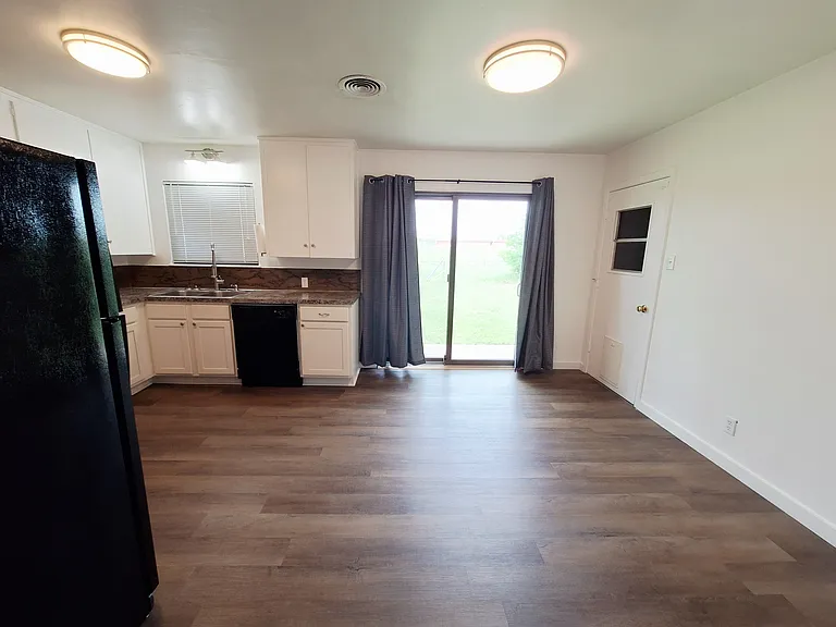 907 Jefferis Ave — Photo 5