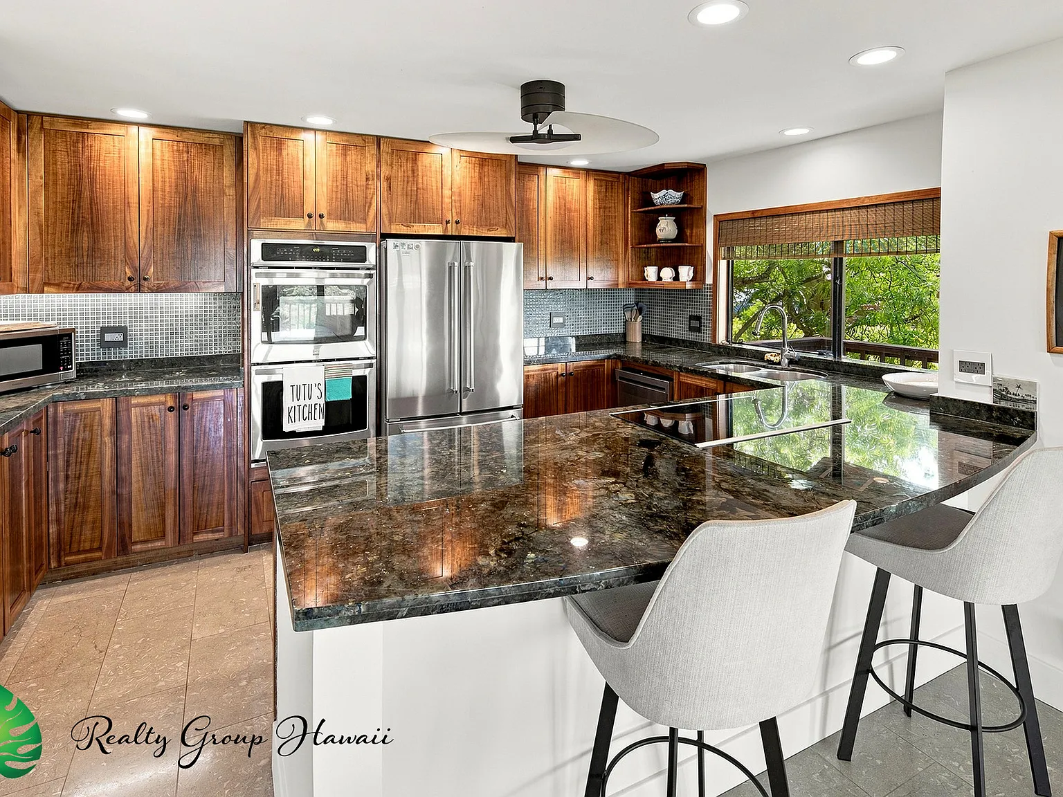 3 bed, 2.5 bath, 1996 sqft, $6,800 — Photo 2