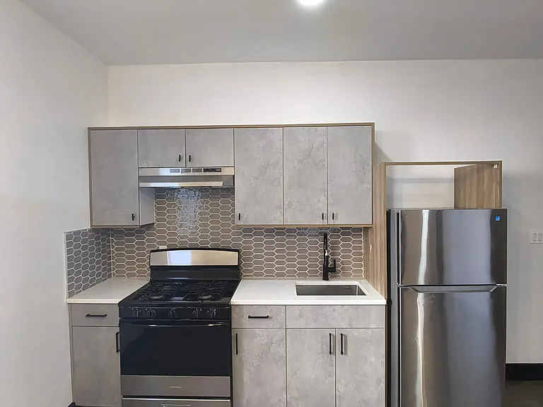 11 Thomas St #6C — Photo 1