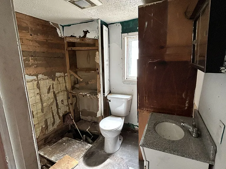 708 W Jones St — Photo 18