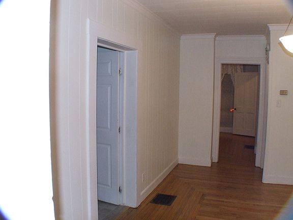 3rd image of 561 E Monroe St