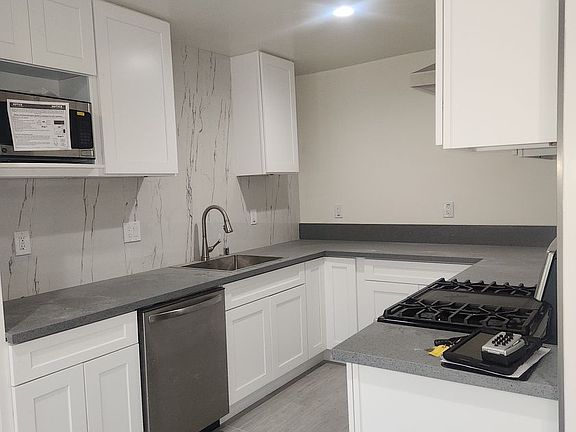 5th image of 916 Delaware St #914-B