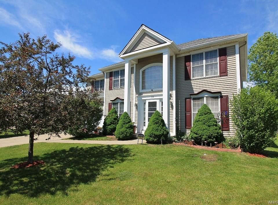 1st image of 152 Crown Royal Dr