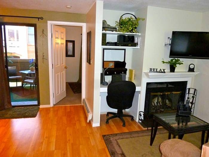 Wood FP & Flatscreen HDTV