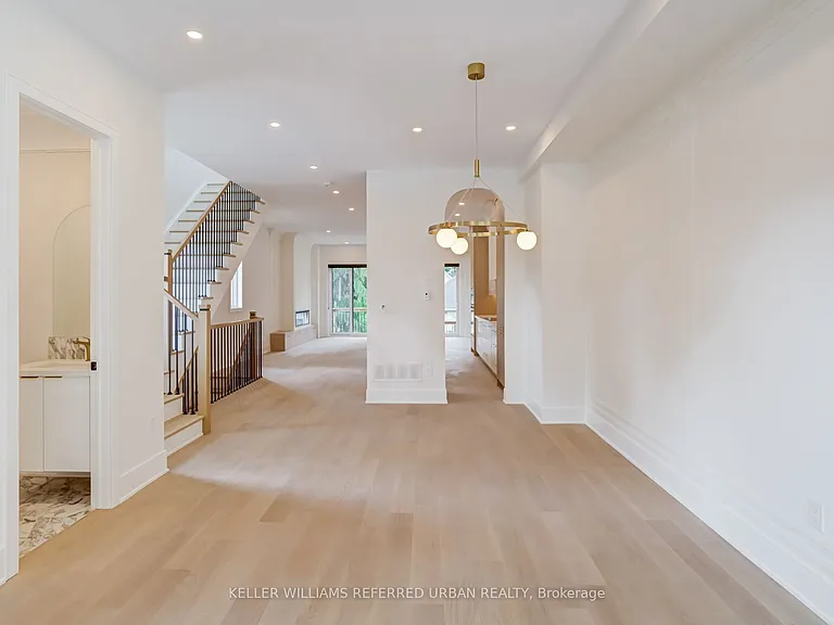 39 Wesley Ave — Photo 8