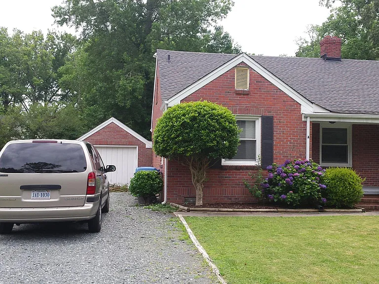 Lake Bradford Ln — Photo 1