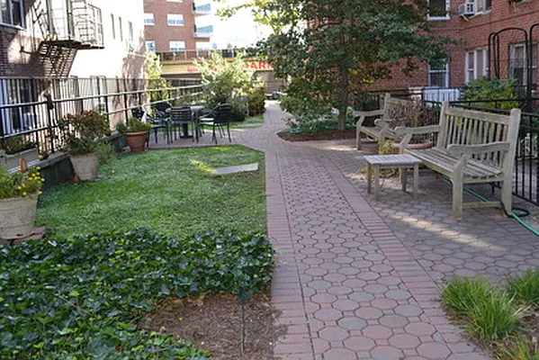 Sold by Atlantic Management Co Inc | media 15