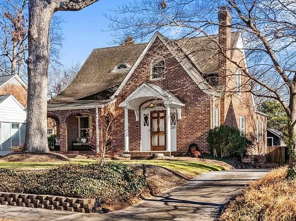 205 Kensington Rd, Greensboro, NC 27403