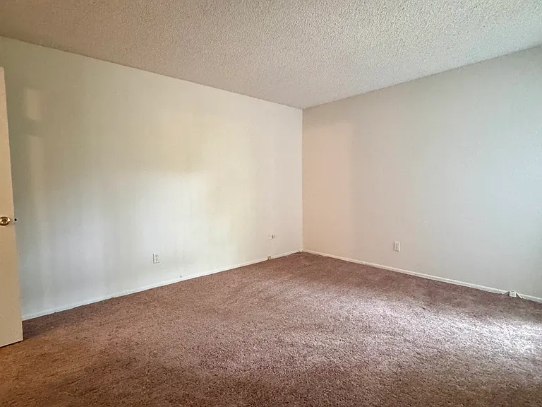 4901 Whitsett Ave #203 — Photo 4