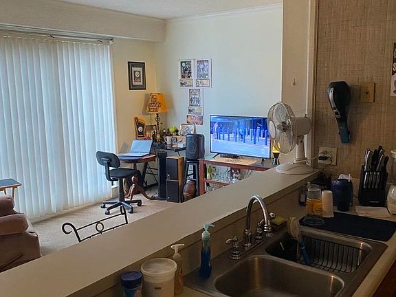 4th image of 2009 Greene St APT 301