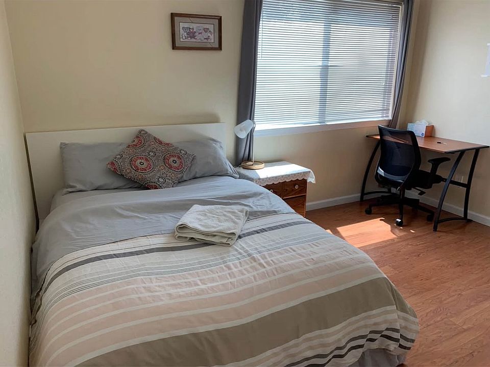 2nd image of 40176 Leslie St #3