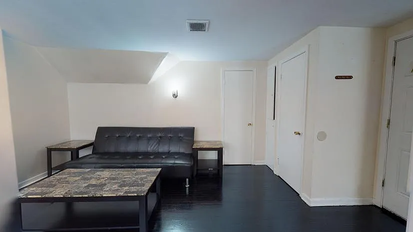 1 bed, 825 sqft, $1,400 — Photo 3