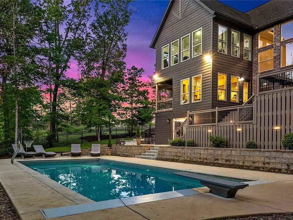 1st image of 1467 Le Chesnay Dr