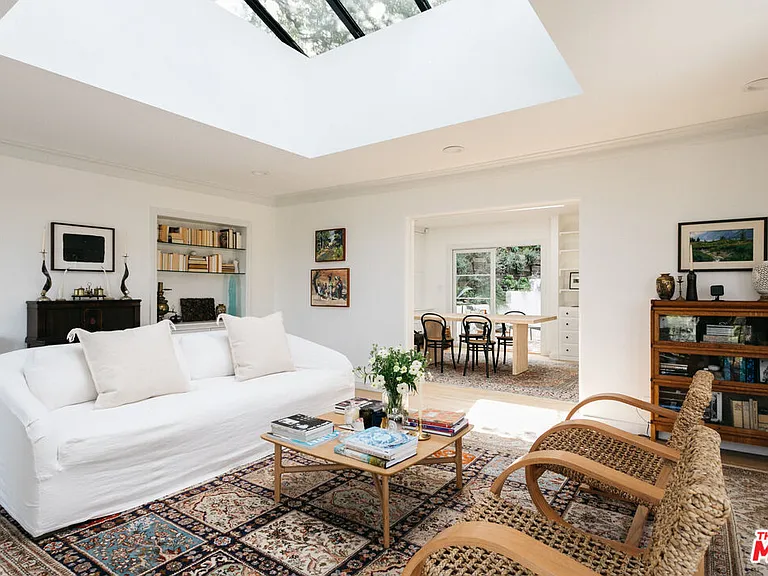 8831 Lookout Mountain Ave — Photo 4